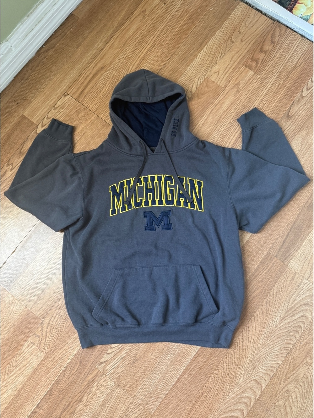 Colosseum Men's Michigan Hooded Sweatshirt Size Large